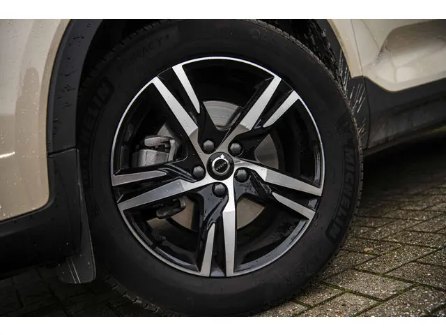 Volvo XC40 2.0 B4 Plus Dark 2025 Benzine 34