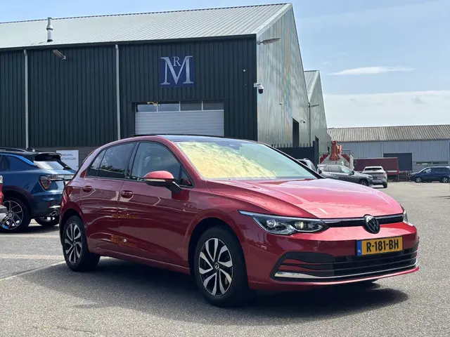 Volkswagen Golf 1.0 eTSI Life 2021 Benzine 3