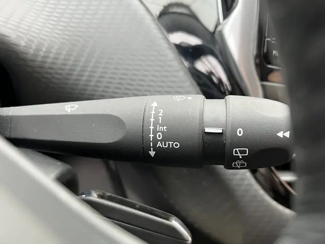 Peugeot 2008 PureTech 110 EAT6 Signature 2019 Benzine 19