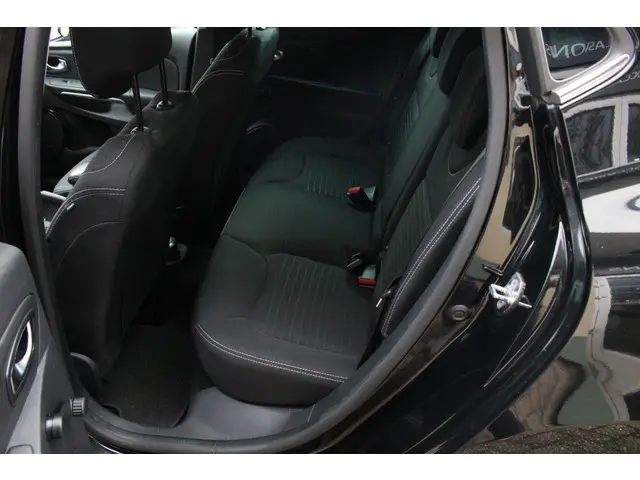 Renault Clio 0.9 TCe Eco2 Limited 2016 Benzine 8