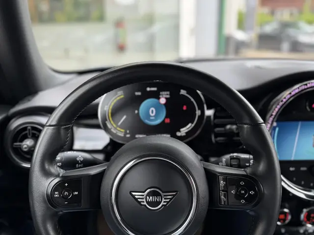 MINI Electric Cooper SE Classic 33 kWh 2022 Elektrisch 8