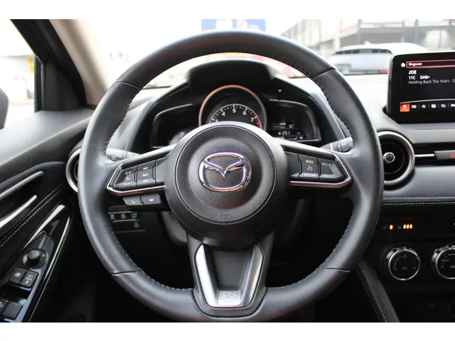 Mazda 2 1.5 Skyactiv-G Luxury 2022 Benzine 18