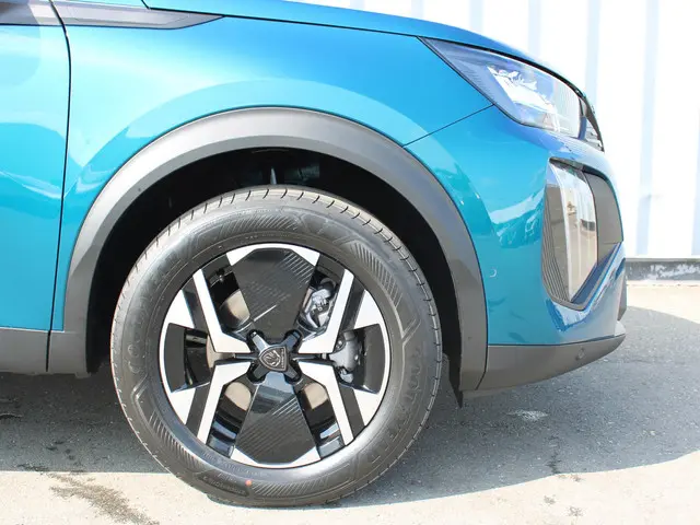 Peugeot 2008 1.2 Hybrid 145 Allure 2025 Hybride Benzine 9