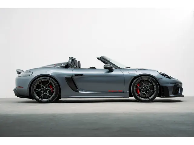 Porsche 718 Spyder RS 2024 Benzine 7