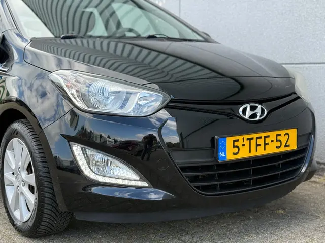 Hyundai i20 1.2i i-86PK Airco|Navigatie|Led!!! 2014 Benzine 29