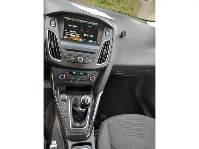 Ford Focus Wagon 1.0 Titanium Edition 2015 Benzine 2