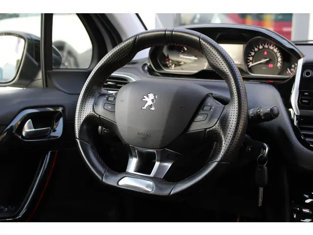 Peugeot 208 1.2 PureTech 110 Pk GT-line 2018 Benzine 15