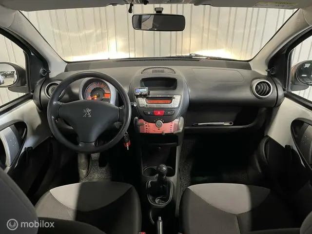 Peugeot 107 1.0 Access Accent 2014 Benzine 11