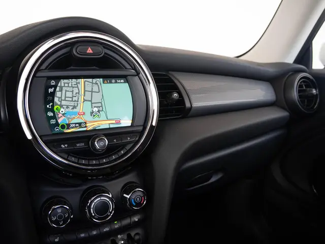 MINI 3-Deurs Cooper 2021 Benzine 11