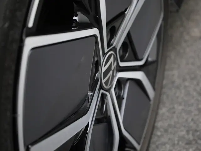 Volkswagen Golf 1.5eTSI/150PK R-Line DSG 2025 Benzine 27