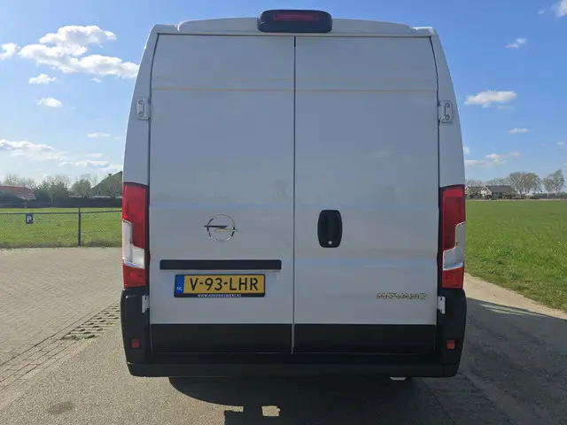 Opel Movano 2.2D 140 S&S L2H2 3.5T 2022 Diesel 4