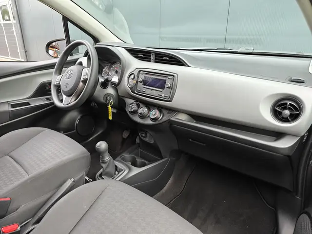Toyota Yaris 1.0 VVT-i Aspiration 2017 Benzine 12