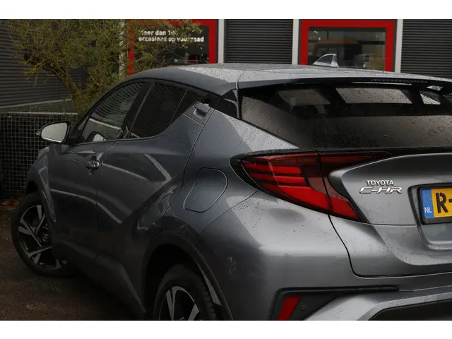 Toyota C-HR 1.8 Hybrid Style 2022 Hybride Benzine 9