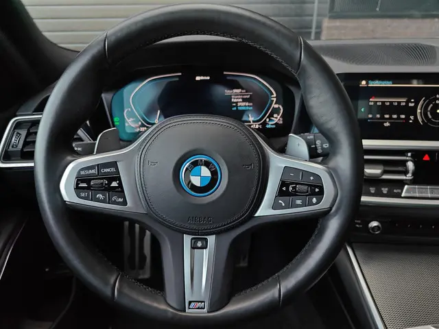 BMW 3 Serie Touring 330e M Sport 2022 Hybride Benzine 28