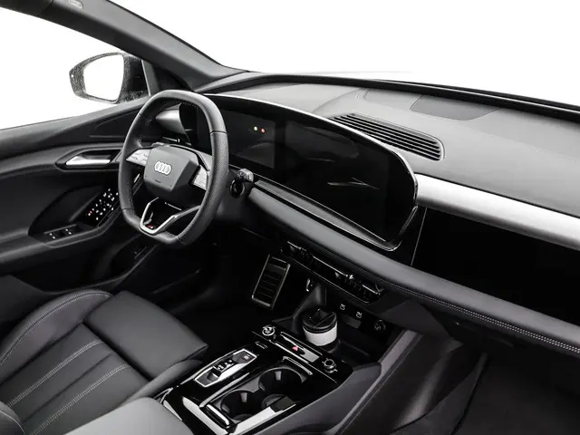 Audi Q6 e-tron S edition 252 PK 2025 Elektrisch 3