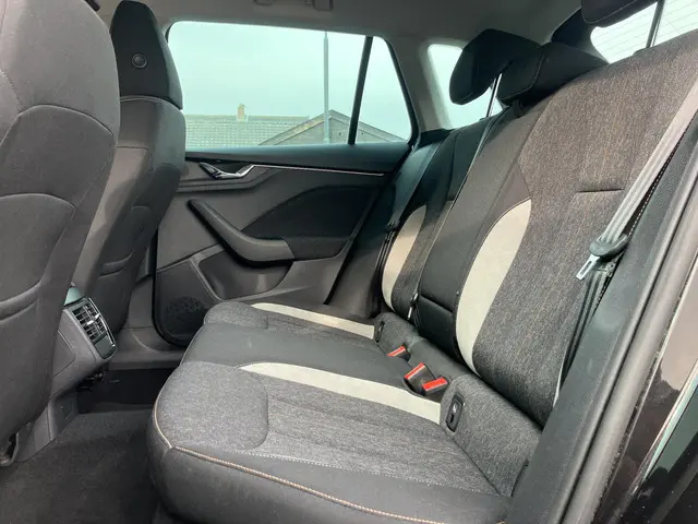 Škoda Kamiq 1.0 TSI Bus.Ed. 2021 Benzine 18