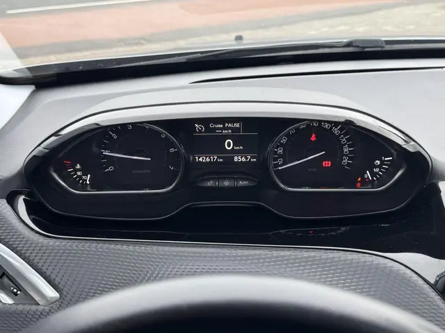 Peugeot 2008 1.2 PureTech GT-line 2019 Benzine 31