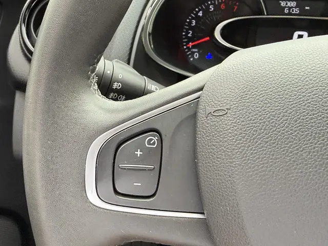 Renault Clio Estate 0.9 TCe Limited 2018 Benzine 18