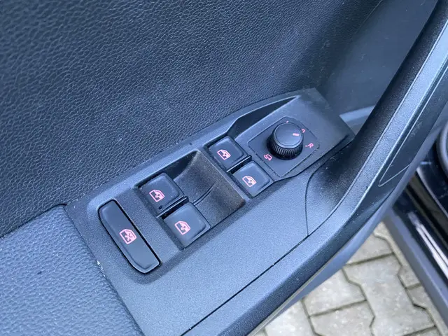 SEAT Arona 1.0 TSI Style Business Intense 2020 Benzine 16