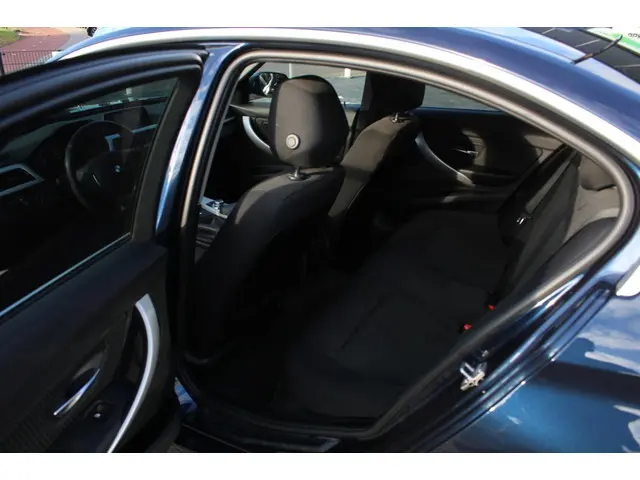 BMW 3 Serie 328i Executive 2014 Benzine 15