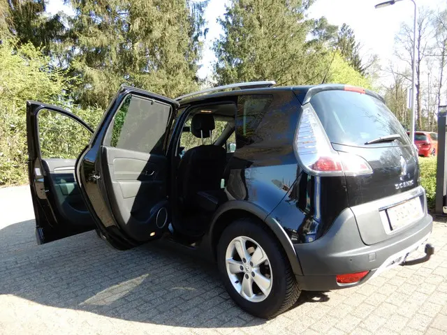 Renault Scénic Xmod 1.2 TCe Bose 2014 Benzine 25