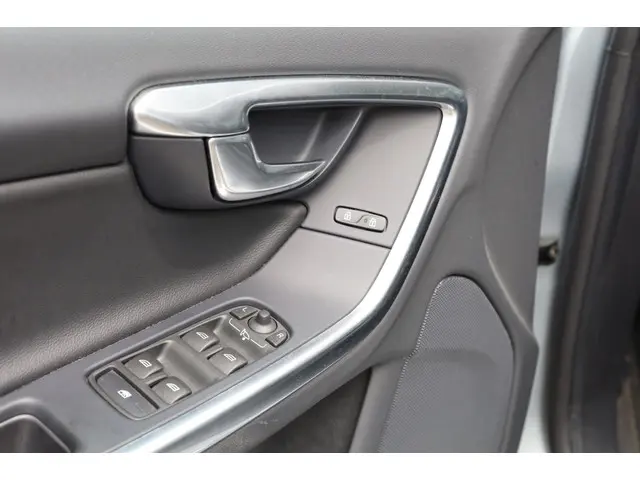 Volvo V60 2.0 T3 Nordic+ 2016 Benzine 27