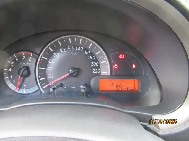 Nissan Micra 1.2 30th. Anniversary 2013 Benzine 15
