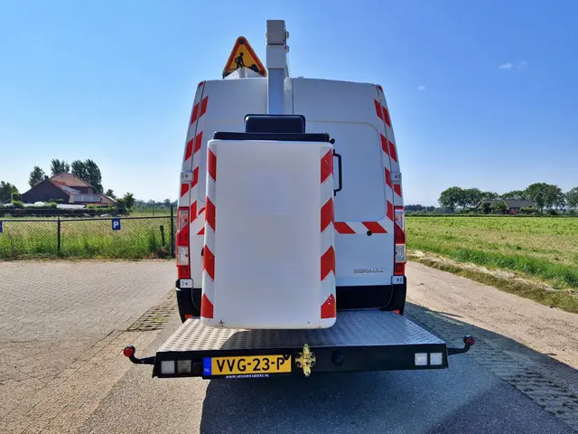 Renault Master T35 2.3 dCi L1H2 2015 Diesel 8