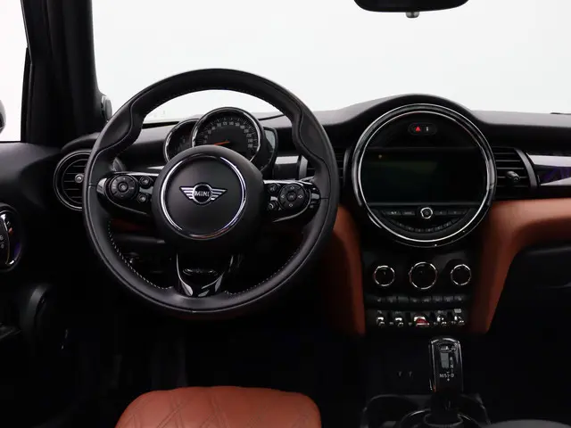 MINI 5-Deurs Cooper 60 Years Edition 2019 Benzine 7