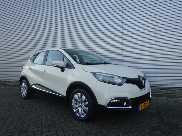 Renault Captur 0.9 TCe Expression 2013 Benzine 2