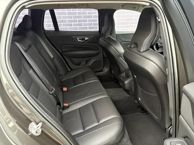 Volvo V60 2.0 B3 Momentum Business 2022 Benzine 5