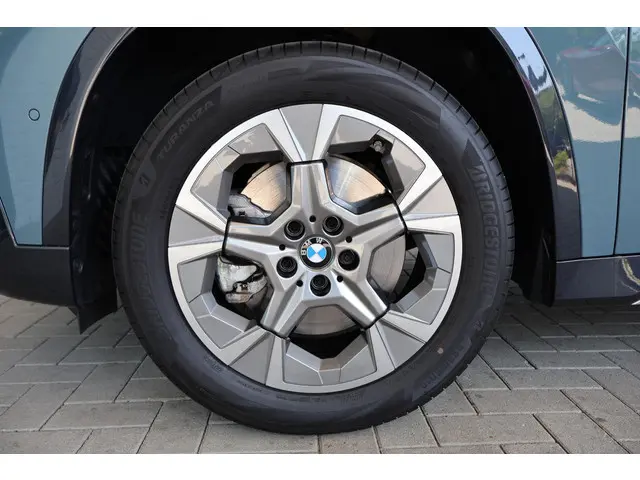 BMW X1 xDrive23i 2025 Benzine 6