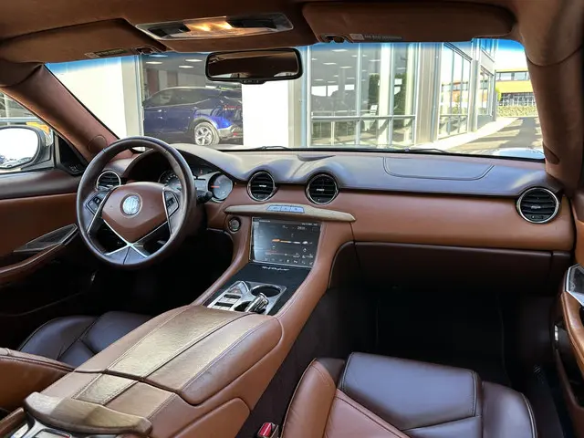 Fisker Karma 2.0 EcoSport 2013 Hybride Benzine 38