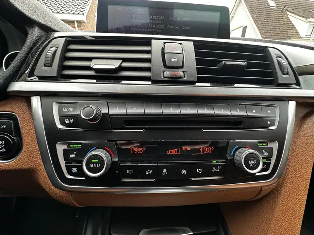 BMW 3 Serie Gran Turismo 320i Luxury Line 2013 Benzine 8