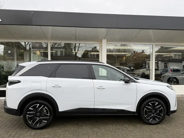 Peugeot 5008 1.2 Hybrid 145 Allure 2025 Hybride Benzine 2