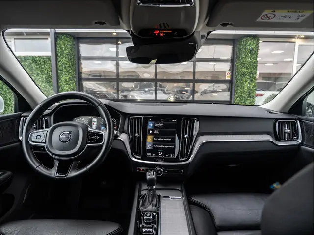 Volvo V60 2.0 T4 Inscription 2021 Benzine 19