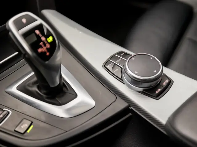 BMW 3 Serie 320i M Sport High Executive 2017 Benzine 29