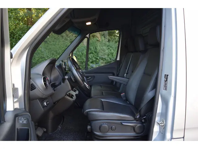 Mercedes-Benz Sprinter 319 3.0 CDI L2H2 2020 Diesel 12