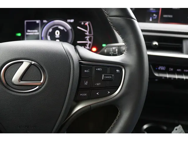 Lexus UX 250h Preference Line 2022 Hybride Benzine 21