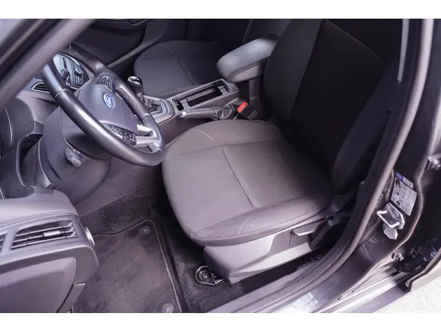 Ford Focus Wagon 1.0 Trend 2016 Benzine 29