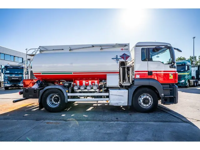 MAN TGS 18.400 4x4H +CM 11.500L /4 COMP 2015 Diesel 3