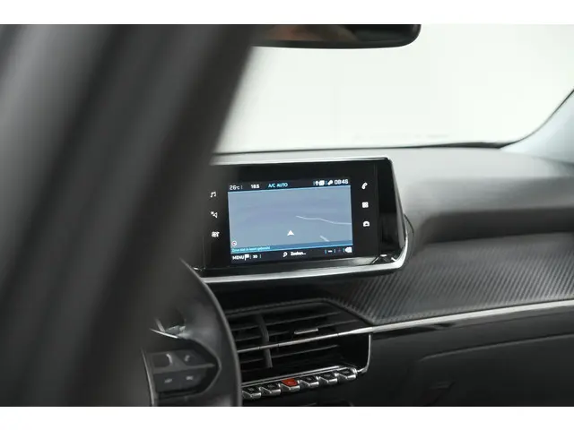 Peugeot 2008 PureTech 130 EAT8 Allure 2022 Benzine 50