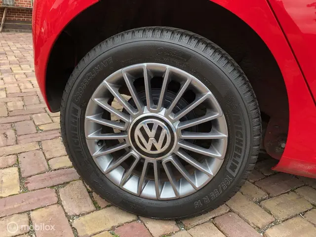 Volkswagen up! 1.0 high up! BlueMotion 2013 Benzine 9