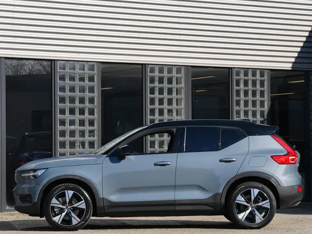 Volvo XC40 P8 AWD R-DESIGN/ SEAT PACK/ 2021 Elektrisch 3