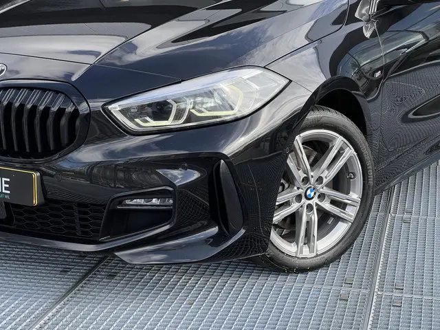 BMW 1 Serie 118i Business Edition 2021 Benzine 16