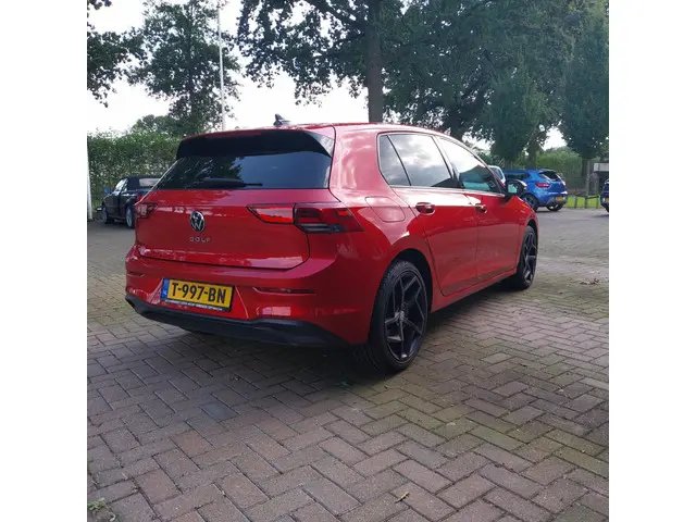 Volkswagen Golf 1.5 TSI Life Business 2022 Benzine 14