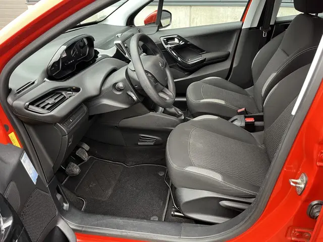 Peugeot 208 1.0 PureTech Access 2015 Benzine 6