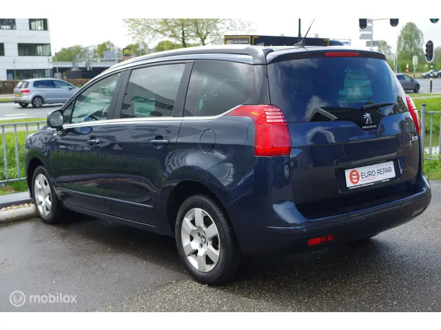 Peugeot 5008 1.2 PureTech Style 5p. 2016 Benzine 4