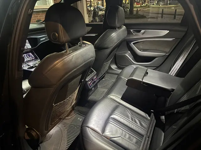 Audi A6 LIMOUSINE 45 TFSI S-LINE PANO 2020 Benzine 24