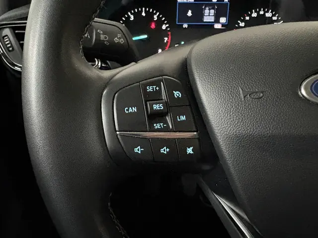 Ford Fiesta 1.0 EcoB.Hy. Tit. 2022 Benzine 8
